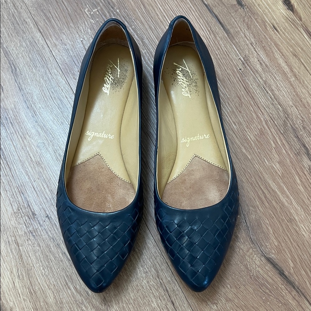 Trotter’s Estee navy leather handwoven flats, size 8.5 - Picture 2 of 7